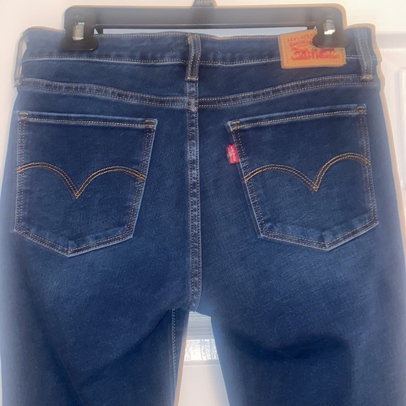 311 Levi Dark Wash Jeans - Picture 3 of 4